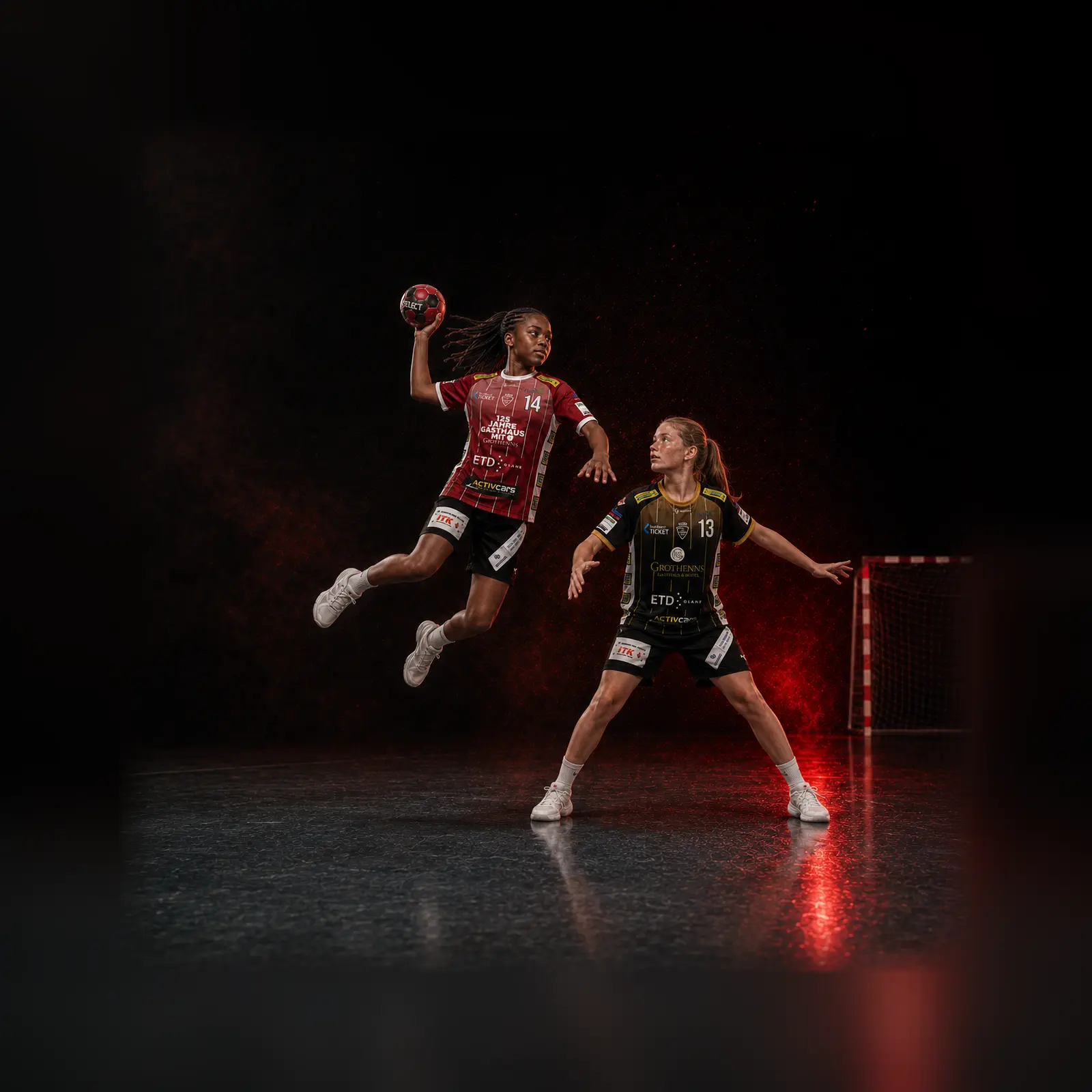 Zwei unterschiedliche Spielerinnen der weiblichen C-Jugend im roten Heimtrikot und schwarz-goldenen Auswärtstrikot von SG Bremen-Ost Handball